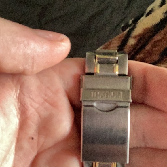 PreOwned Vintage Antique Citizen Titanium Quartz With Invicta Original Box . - Picture 7 of 11